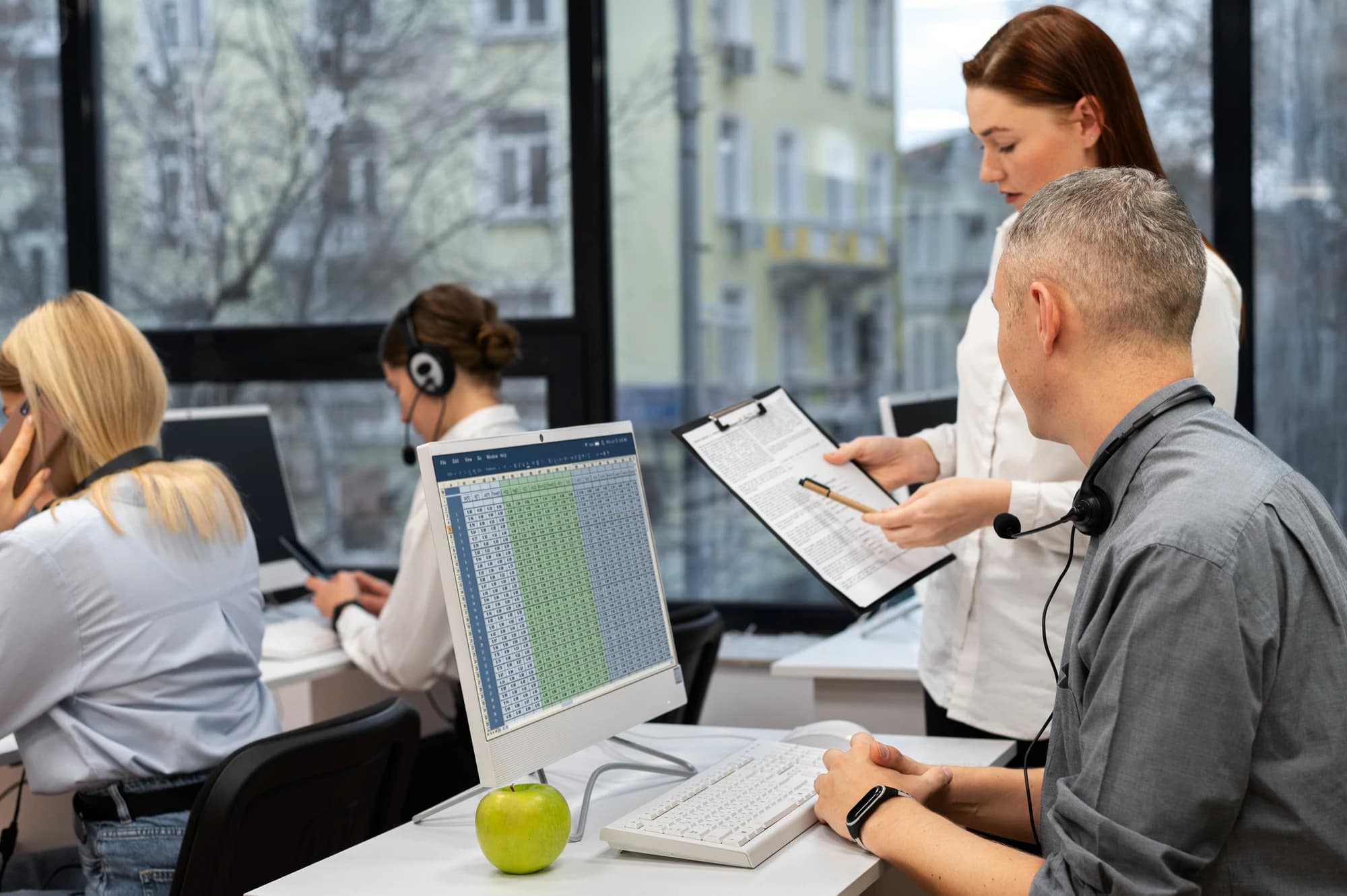 Microsoft Office Suite vs Google Workspace: Which One's Better? 